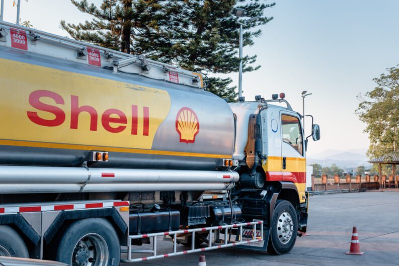 Shell Shares Up (LON:SHEL) – CEO Mulls Shift from London to New York Amid Valuation Concerns