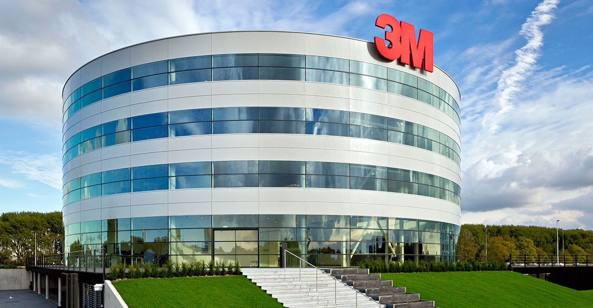 Modern 3M office building with curved facade and prominent red 3M logo