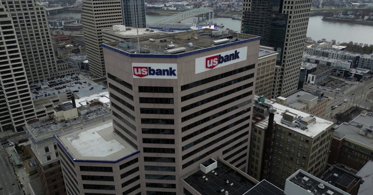 Aerial view of U.S. Bank Tower in Cincinnati downtown skyline