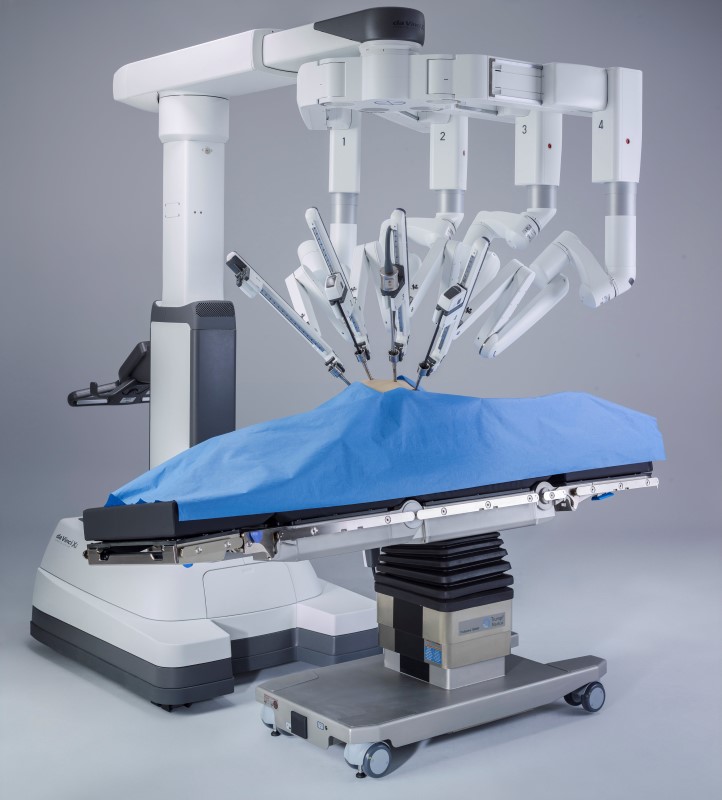 da Vinci Xi surgical system with four robotic arms positioned over surgical table