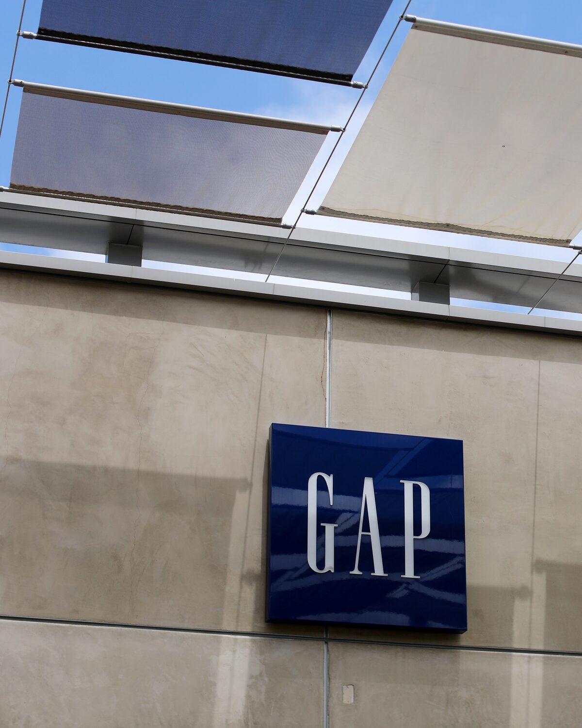 Gap Shares Jump After Profit Beat and Raised Guidance Despite Old Navy Slump